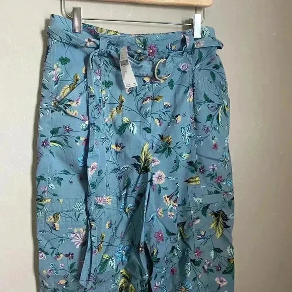 Anthropologie Victoria Floral Cargo Pants Size 4 - Picture 9 of 15